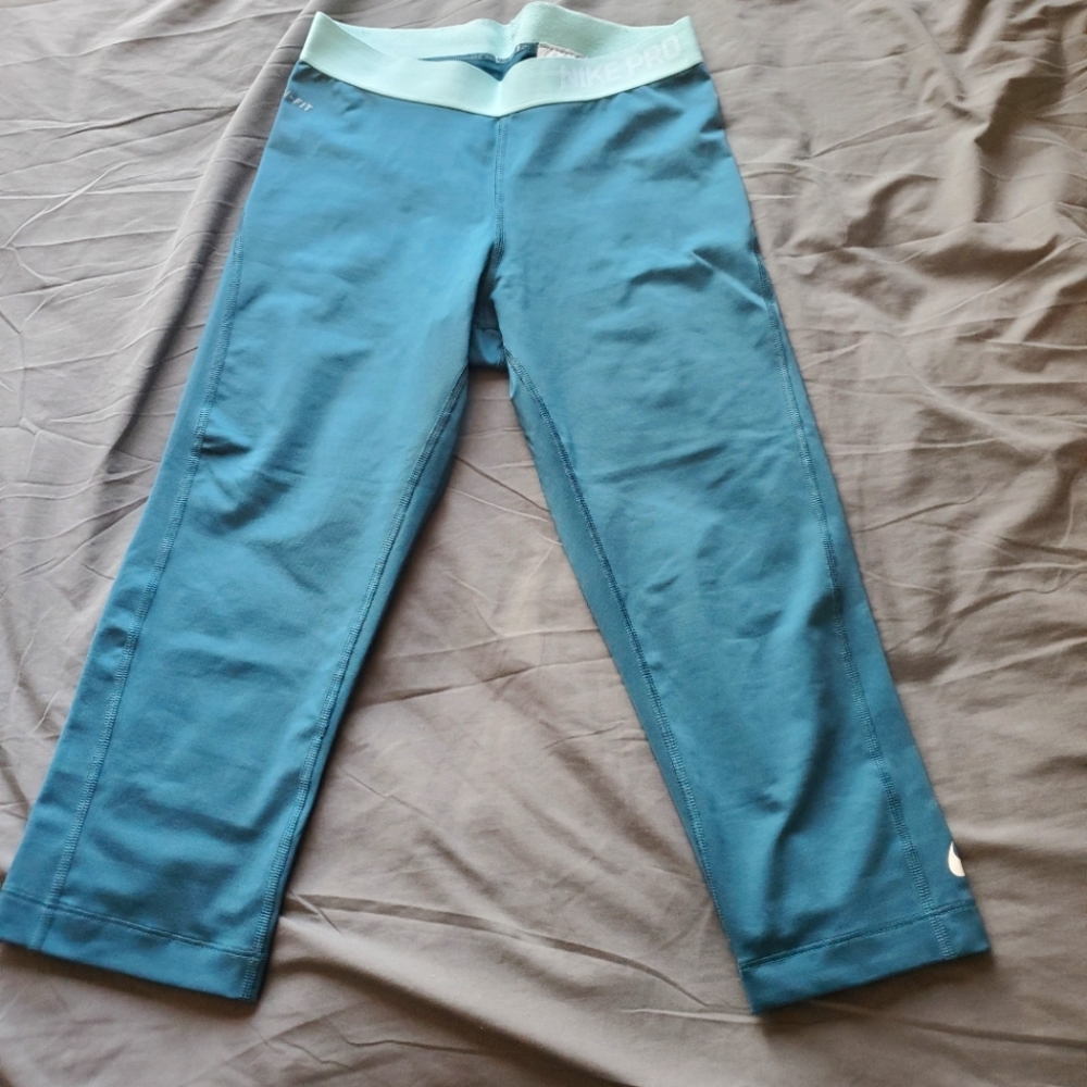 Nike cropped leggings